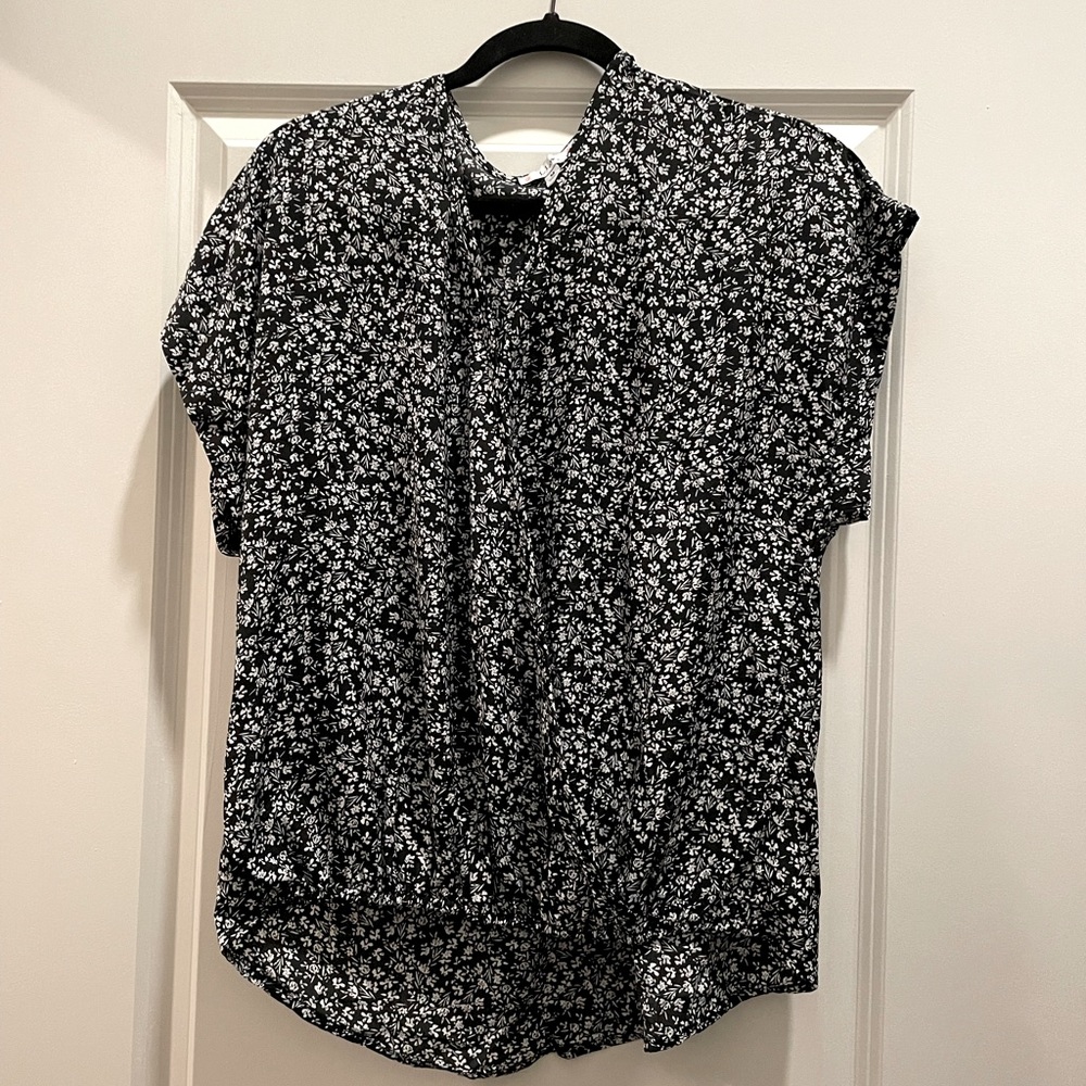 Floral snap top